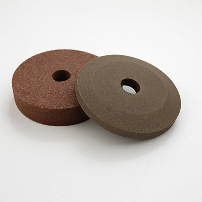 Coppia smerigli per affettatrice Ø51 mm – tazza grana grossa h12 mm foro 8 mm + gradino grana fine h7 mm foro 8 mm