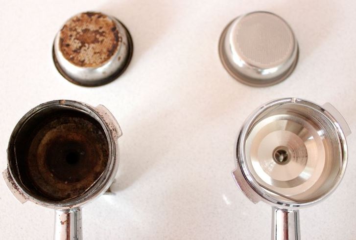 Manutenzione di Qualità con COFFEEE: 2 Filtri Ciechi e 1 Detergente Coffee Clean da 900gr per una Macchina da Caffè Impeccabile